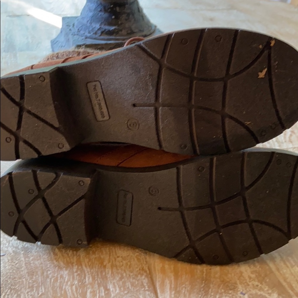 Boots - Picture 4 of 8
